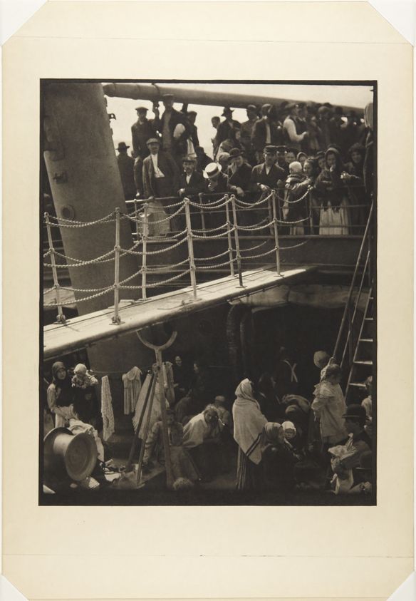 Alfred Stieglitz, The Steerage, 1907 — passengers on steerage deck, diagonal gangway composition