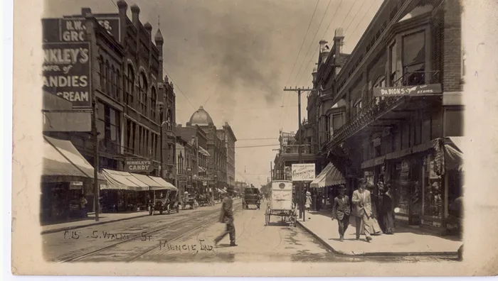 Muncie Indiana street scene 1920s ordinary American community Middletown